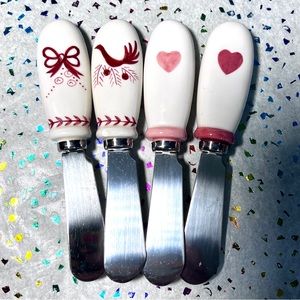 SET OF 4 PORCELAIN HANDLE CHEESE, BUTTER, JAM, AND DIP HOLIDAY SPREADERS